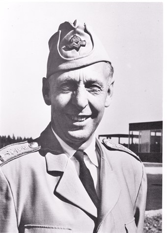 Ax 100